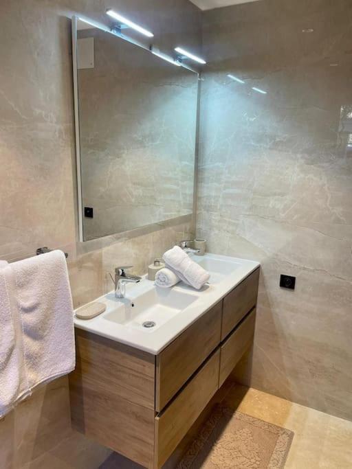 Superbe Appartement Pres De La Plage Et Du Centre Ville แซ็ง-ทรอเป ภายนอก รูปภาพ